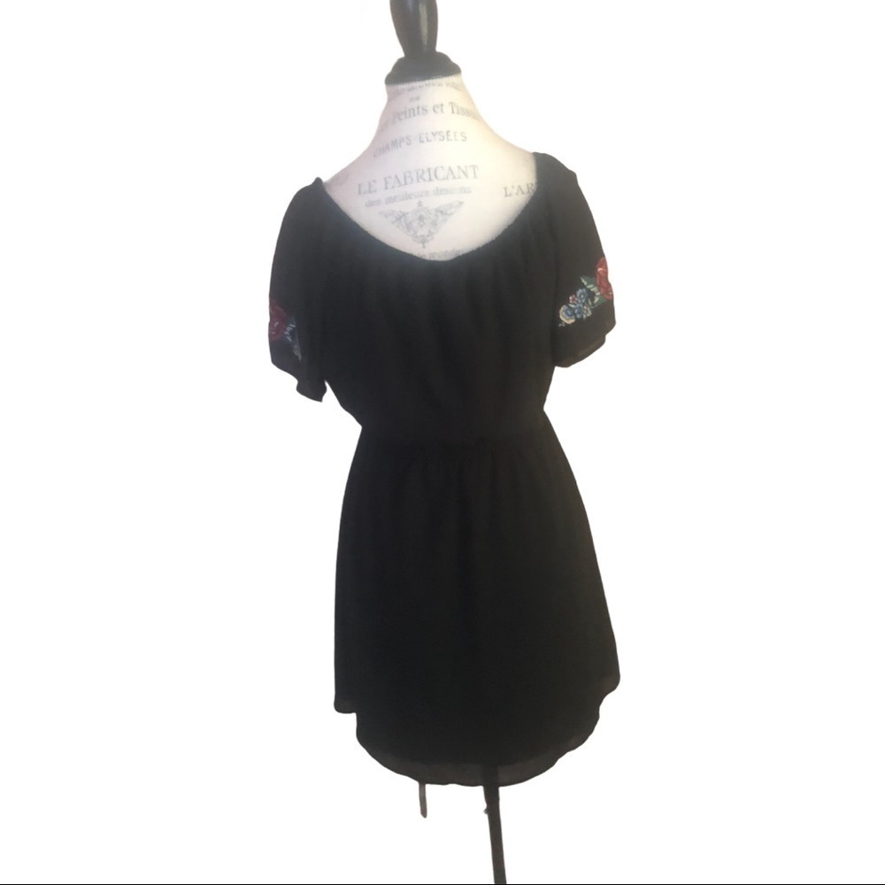 Black  Forever 21 Women’s Summer Dress size Small with embroidery